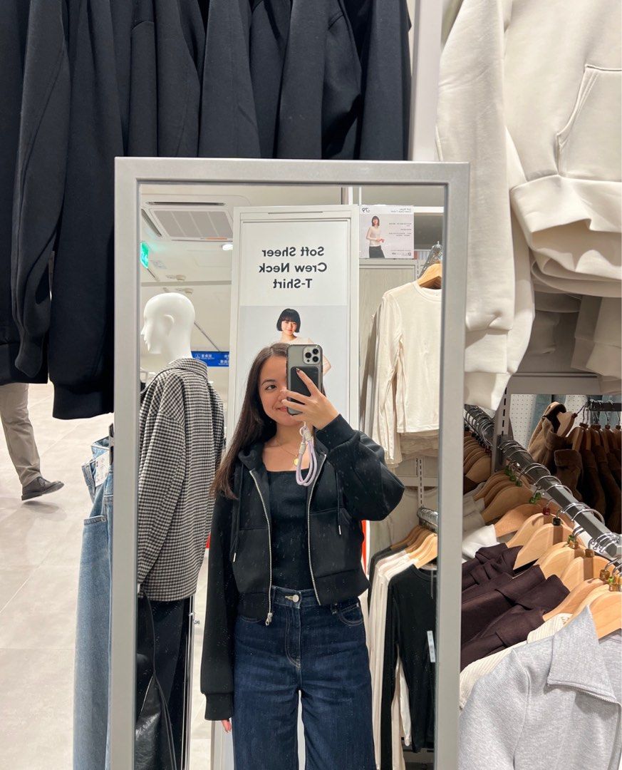 GU Black Cropped Hoodie (Category: Coats, Jackets and Outerwear) located in Mandaluyong City. Submitted by declutter.rs (Listing ID 1416102551, Image 1). Description: GU Black Cropped Hoodie Size L (cause I wanted oversized) Never used, still with tag Bought in HK.