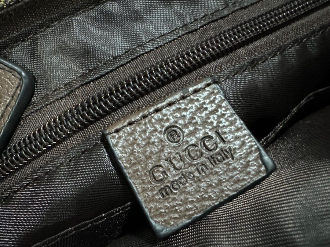Gucci GG Canvas Sling Bag (Category: Luxury Bags & Wallets) located in Paranaque City. Submitted by icecollant20922 (Listing ID 1416215299, Image 3). Description: Gucci Sherry Line Canvas Sling / Shoulder Bag Good condition Issue : right side natastas yung tahi ng sling but pede patahi NGA .