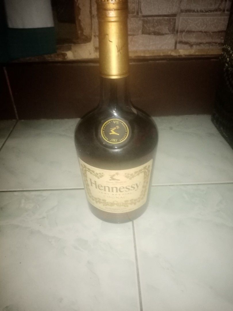 Hennessy Very Special Cognac (Category: Beverages) located in Marikina City. Submitted by rjhay251210 (Listing ID 1416056229, Image 1). Description: - Hennessy Very Special Cognac 1.5liters - From Maison Fondée en 1765 - Full and sealed bottle - Features the iconic Hennessy logo - Gold-colored cap.