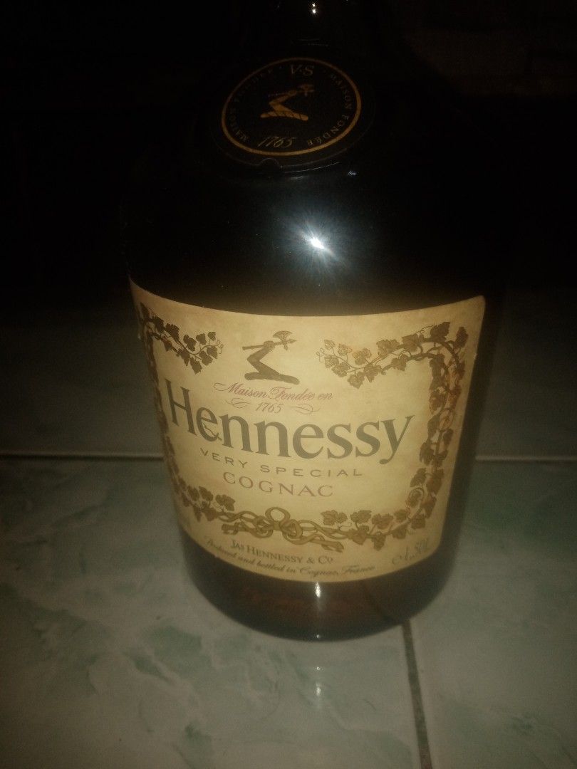 Hennessy Very Special Cognac (Category: Beverages) located in Marikina City. Submitted by rjhay251210 (Listing ID 1416056229, Image 2). Description: - Hennessy Very Special Cognac 1.5liters - From Maison Fondée en 1765 - Full and sealed bottle - Features the iconic Hennessy logo - Gold-colored cap.