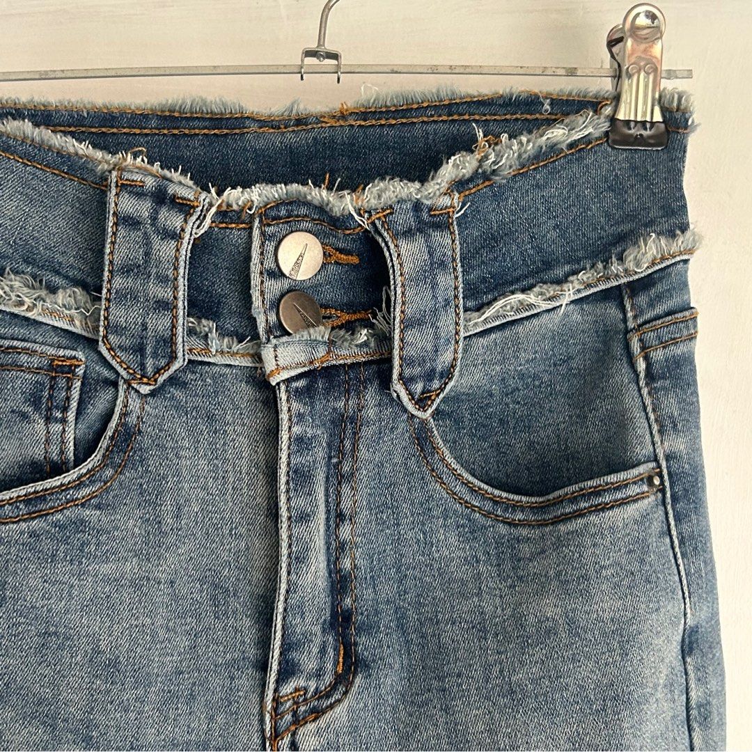 High-Waisted Denim Flare Jeans (Category: Jeans) located in Cavite. Submitted by coffeechai (Listing ID 1416052267, Image 1). Description: - size 24 - length 39 - would keep but it's too tight on me.