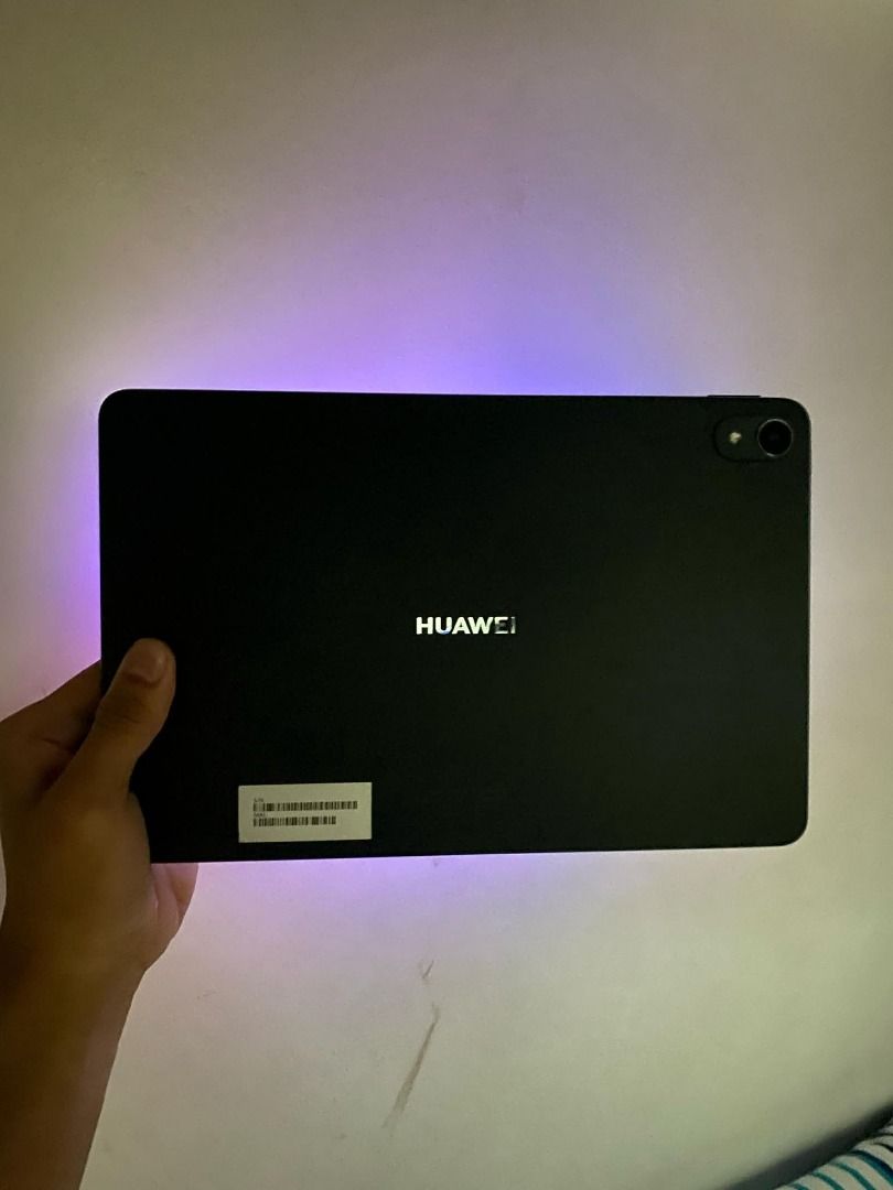 HUAWEI MatePad 11-inch 2023 with Keyboard Case (Category: Android) located in San Fernando. Submitted by johnricoqmb (Listing ID 1416120127, Image 3). Description: PHP 15,000 (negotiable) HUAWEI MatePad 11-inch 2023 is a high-performance tablet designed for both productivity and entertainment. Below are its key specifications: Display: - 11-inch TFT LCD (IPS) screen - Resolution: 2560 × 1600 pixels (2.5K) - Refresh Rate: Up to 120 Hz - Screen-to-