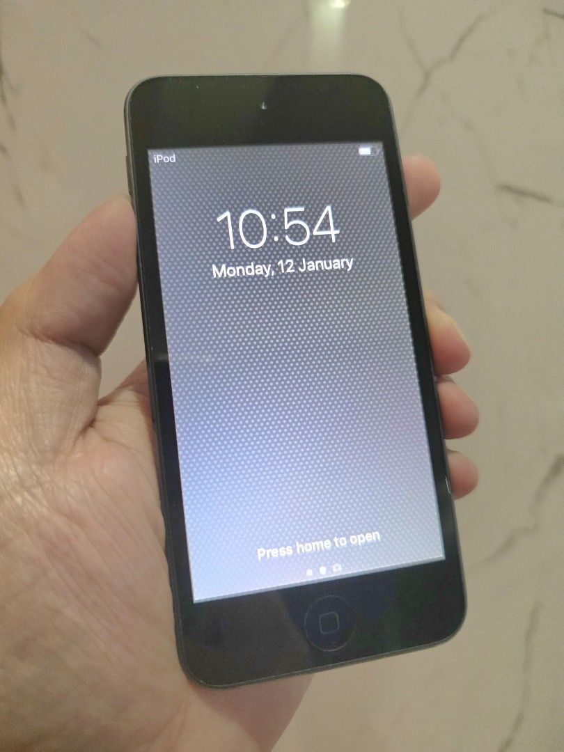 iPod Touch 6th Gen 32GB with Cable Super Kinis ! (Category: Others) located in Mandaluyong City. Submitted by chan.ningtatum (Listing ID 1416197639, Image 2). Description: For Sale! iPod Touch 6th Gen with 32GB Storage Good Working Condition. Makinis halos bago. Checkouts via Shope e and Laz ada Available Shipping: Lalamove, Grab Meet ups: Mandaluyong and San Juan City..