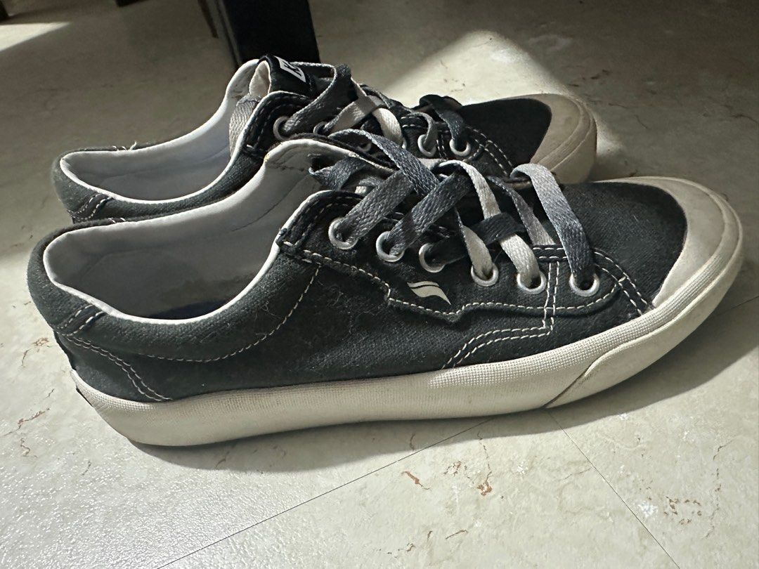 Keds Black Canvas Sneakers (Category: Sneakers) located in Makati City. Submitted by ceeunever (Listing ID 1416118902, Image 3). Description: - Black Keds canvas sneakers - US size 7, UK 4.5, EUR 37.5, CN 24 - White rubber sole - Lace-up closure - Dream Foam insoles - Keds logo on heel and tongue - No issues just need cleaning.