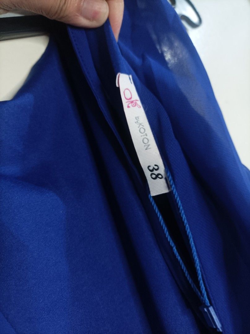Long Royal Blue dress (Category: Evening dresses & gowns) located in Las Pinas. Submitted by cjaedig27 (Listing ID 1416163578, Image 2). Description: RFS: Wrong size.