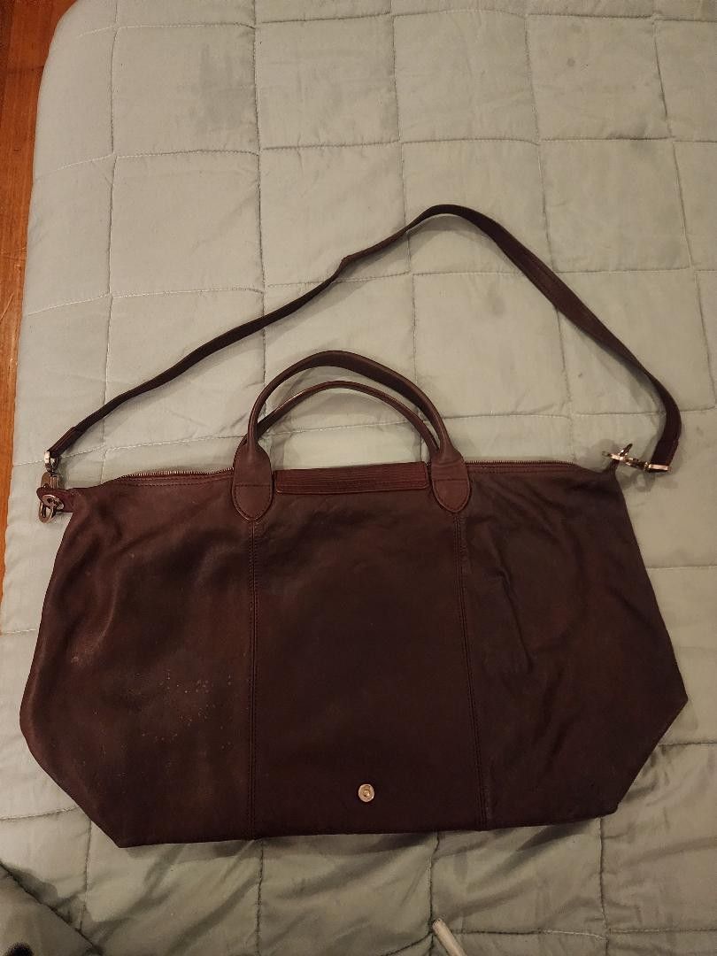 Longchamp Leather Travel Bag (Category: Luxury Bags & Wallets) located in Pasay City. Submitted by 22spc (Listing ID 1416190501, Image 2). Description: - Longchamp leather travel bag - Deep burgundy color - Top handle and detachable shoulder strap - Flap closure with button - Longchamp logo detail - Spacious design - Ideal for travel.
