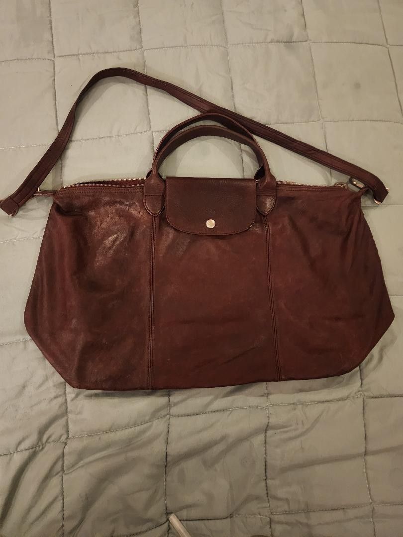 Longchamp Leather Travel Bag (Category: Luxury Bags & Wallets) located in Pasay City. Submitted by 22spc (Listing ID 1416190501, Image 1). Description: - Longchamp leather travel bag - Deep burgundy color - Top handle and detachable shoulder strap - Flap closure with button - Longchamp logo detail - Spacious design - Ideal for travel.