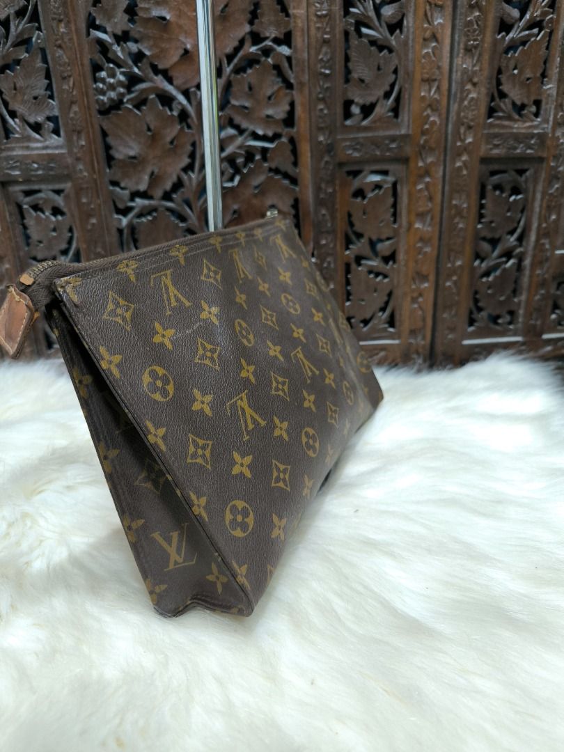 Louis Vuitton Monogram Toiletry Pouch (Category: Luxury Bags & Wallets) located in Quezon City. Submitted by katebutters (Listing ID 1416138229, Image 2). Description: Louis Vuitton toiletry zippered pouch in monogram coated canvas with vachetta zipper pull. Universal carry-all, not just for toiletries. Can hold wallet, cellphone and others. Tiny rip in one corner (see pics), barely noticeable. Measures1 11" x 9" x 2.5" approx. Bawal sa maarte! T
