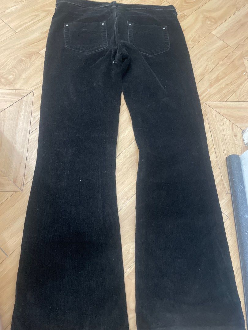Marks & Spencer Autograph Black Corduroy Pants (Category: Jeans) located in Manila. Submitted by kokocrunchmuncher (Listing ID 1416138672, Image 2). Description: - Marks & Spencer Autograph - Black corduroy pants - Flared leg - Size: UK 10 Long - Made in Turkey - Two back pockets - Good fabric condition.