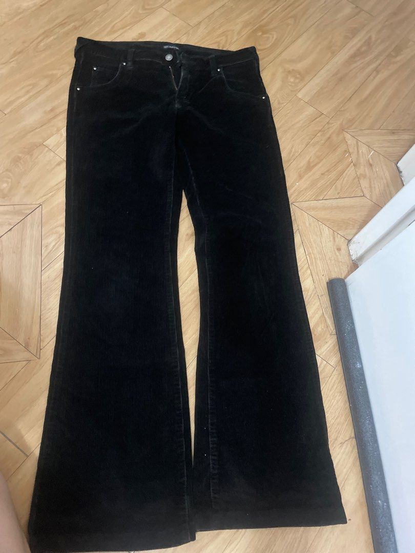 Marks & Spencer Autograph Black Corduroy Pants (Category: Jeans) located in Manila. Submitted by kokocrunchmuncher (Listing ID 1416138672, Image 1). Description: - Marks & Spencer Autograph - Black corduroy pants - Flared leg - Size: UK 10 Long - Made in Turkey - Two back pockets - Good fabric condition.