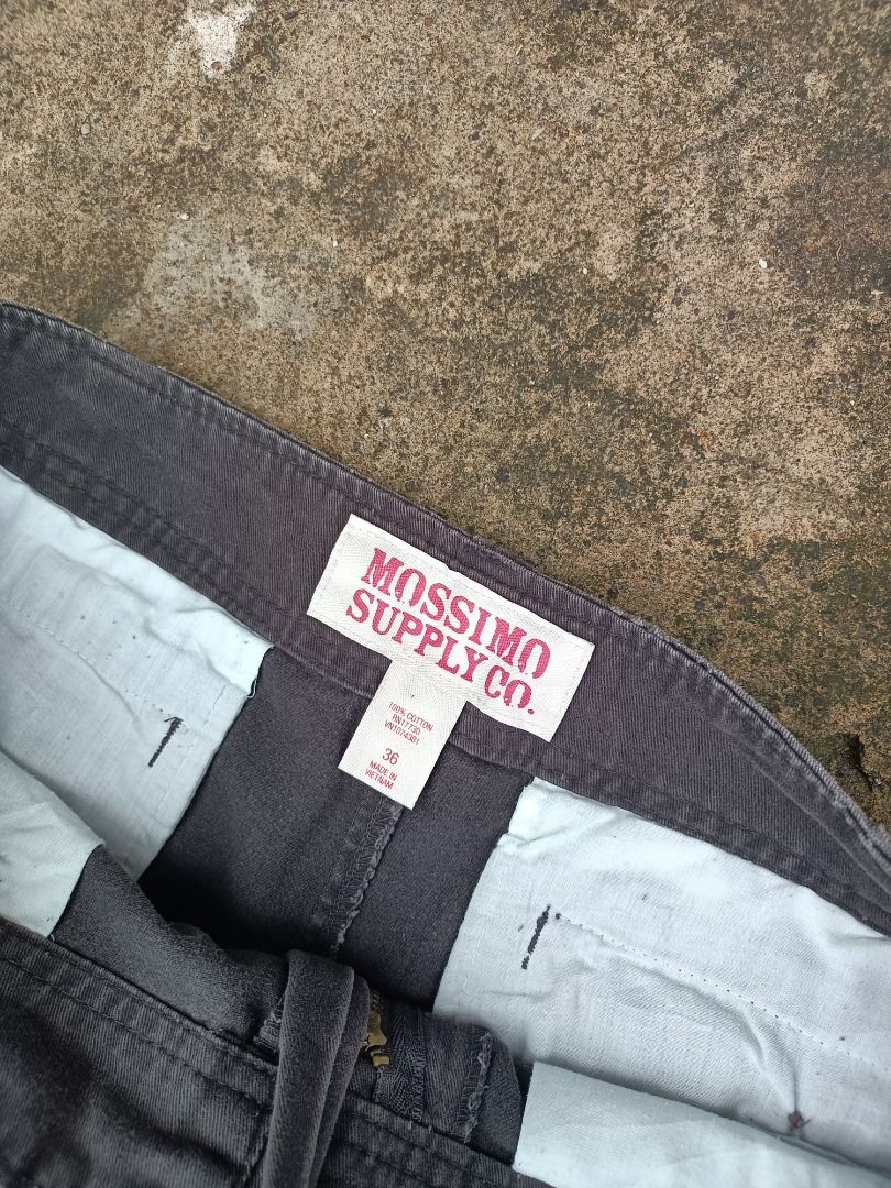MOSSIMO JORTS (Category: Shorts) located in Victorias. Submitted by edoecienn (Listing ID 1416062628, Image 3). Description: MOSSIMO JORTS Waist 36 Length 21.5 Thigh 13 Hem 13.