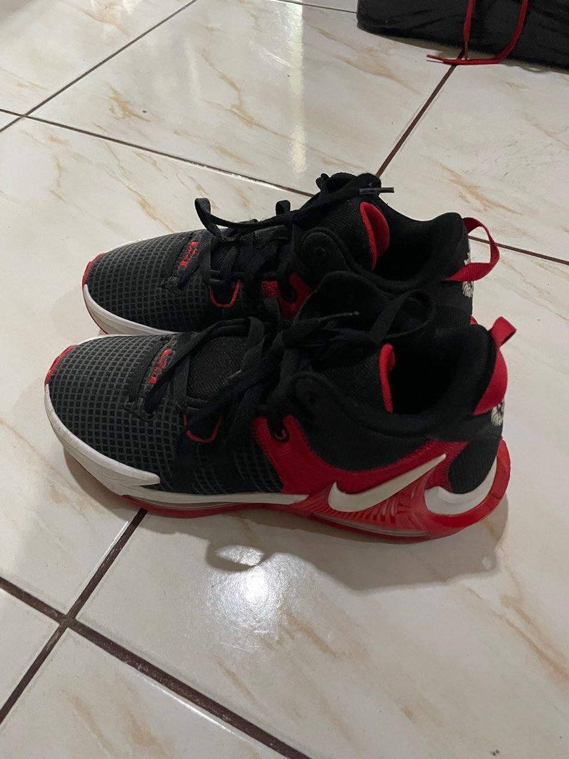 Nike Lebron 7 Witness Breds (Category: Sneakers) located in Quezon City. Submitted by migel_vedra (Listing ID 1416041307, Image 2). Description: Bought 3 years ago. Still with box. Used but still in great condition. No issues just needs cleaning. Kindly check photos for more. Open for offers. Buyer to shoulder delivery. Thanks! .