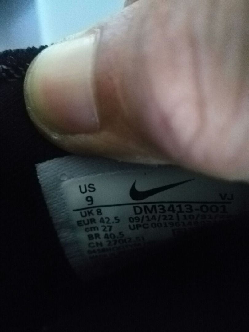 Nike ZoomX Black Sneakers (Category: Sneakers) located in Sibulan. Submitted by arrow2022 (Listing ID 1416192565, Image 3). Description: - Black Nike ZoomX sneakers - Black and white knit upper - White midsole - Nike swoosh on the side - Unique design on the tongue - "ZoomX" printed on the sole.