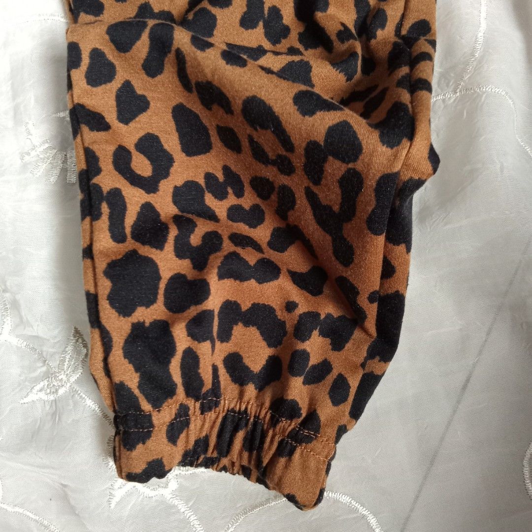 No Boundaries Leopard Print Jumpsuit (Category: Jumpsuits) located in Talisay. Submitted by peonisces (Listing ID 1416091410, Image 3). Description: - Leopard print jumpsuit - Size: XS/XCH - Adjustable straps - Chest pocket - Elastic cuffs on sleeves - Soft material - Ideal for casual wear.