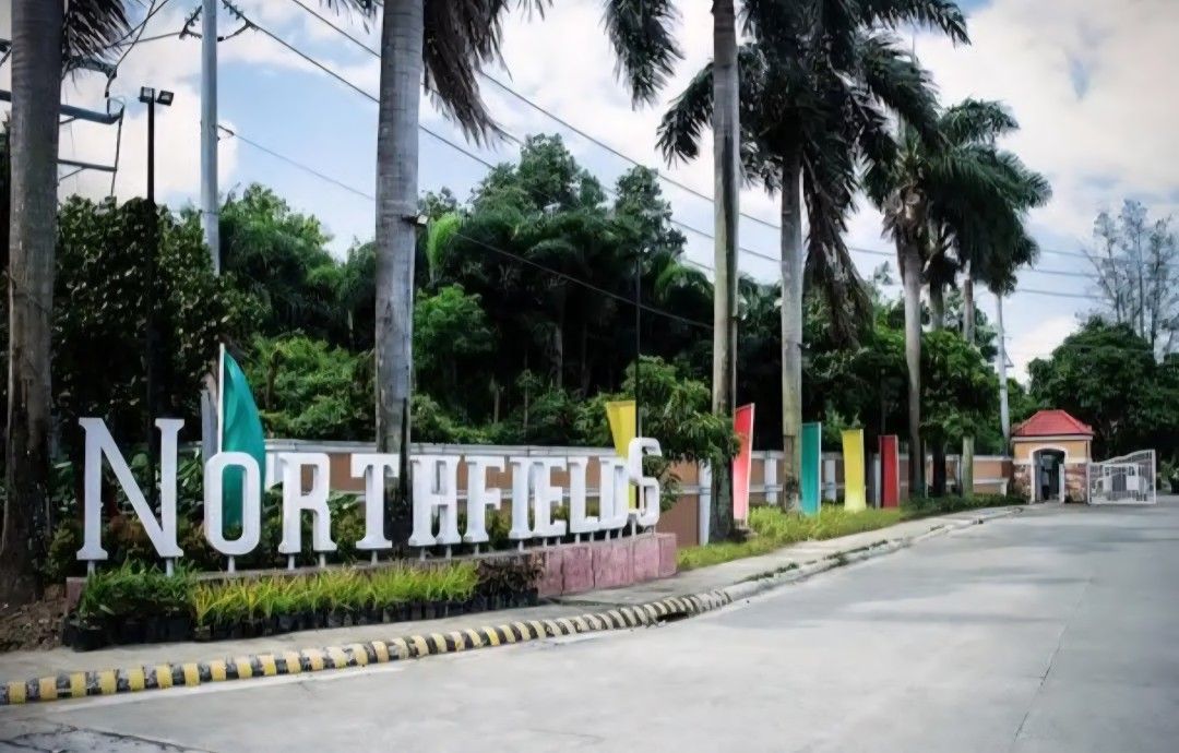 Northfields Executive Village Vacant Lot (Category: Lot) located in Quezon City. Submitted by closetjordy (Listing ID 1416086414, Image 1). Description: FOR SALE VACANT LOT PHP 3,185,000 (12k/sqm) Northfields Executive Village Malolos, Bulacan City 264sqm corner lot Clean Title. Direct to Owner. ✔️1 Bus Ride going to Manila and Pampanga Or UV Express Near establisments: ✔️Hospitals ✔️Municipal Hall ✔️Supermarkets ✔️Malls ✔️University/Schools ✔️DF