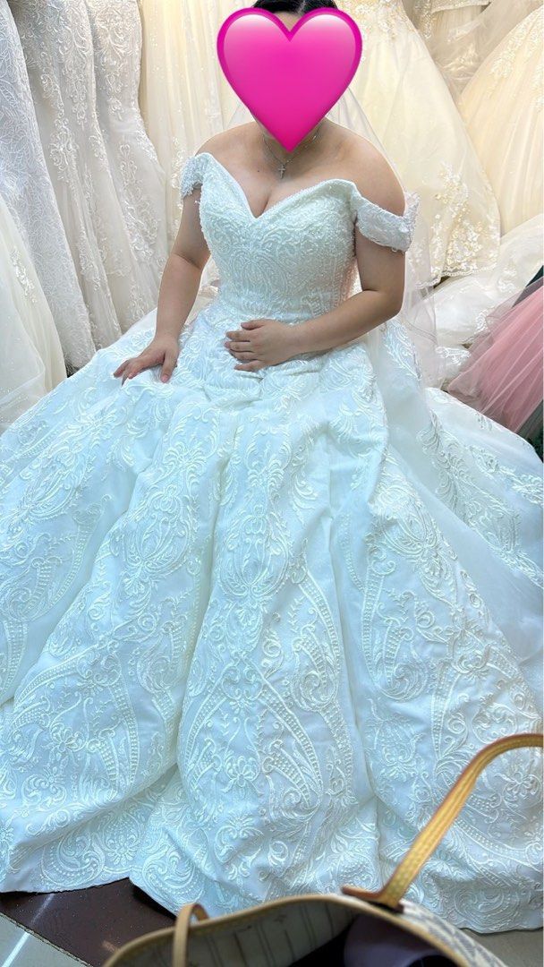 Off-Shoulder Ball Gown Wedding Dress (Category: Evening dresses & gowns) located in Mandaluyong City. Submitted by hounisse (Listing ID 1416010876, Image 1). Description: 2 Way Wedding Gown color: light champagne length: 2.5 meters long Used 3 hours only, not yet dry cleaned Price 15k ( negotiable) Original price 22k with all accessories *petticoat *vail *cord *arras *garter leg *pillow size: 3XL actual measurements *bust: 37 inches *waist: 30 in
