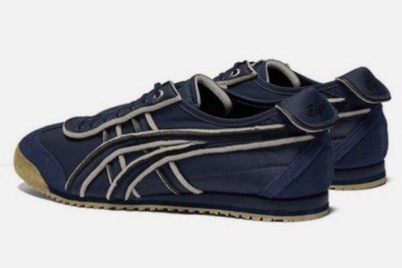 Onitsuka Tiger Mexico 66 SD - Peacoat (Category: Sneakers) located in Makati City. Submitted by JD.Collection_Line (Listing ID 1416034238, Image 1). Description: - Onitsuka Tiger Mexico 66 SD sneakers - Color: Navy Blue - Features iconic stripes - Gum sole - Size: US Women's 5.5 / EUR 36 / 225(2.5) - Comes with original box.