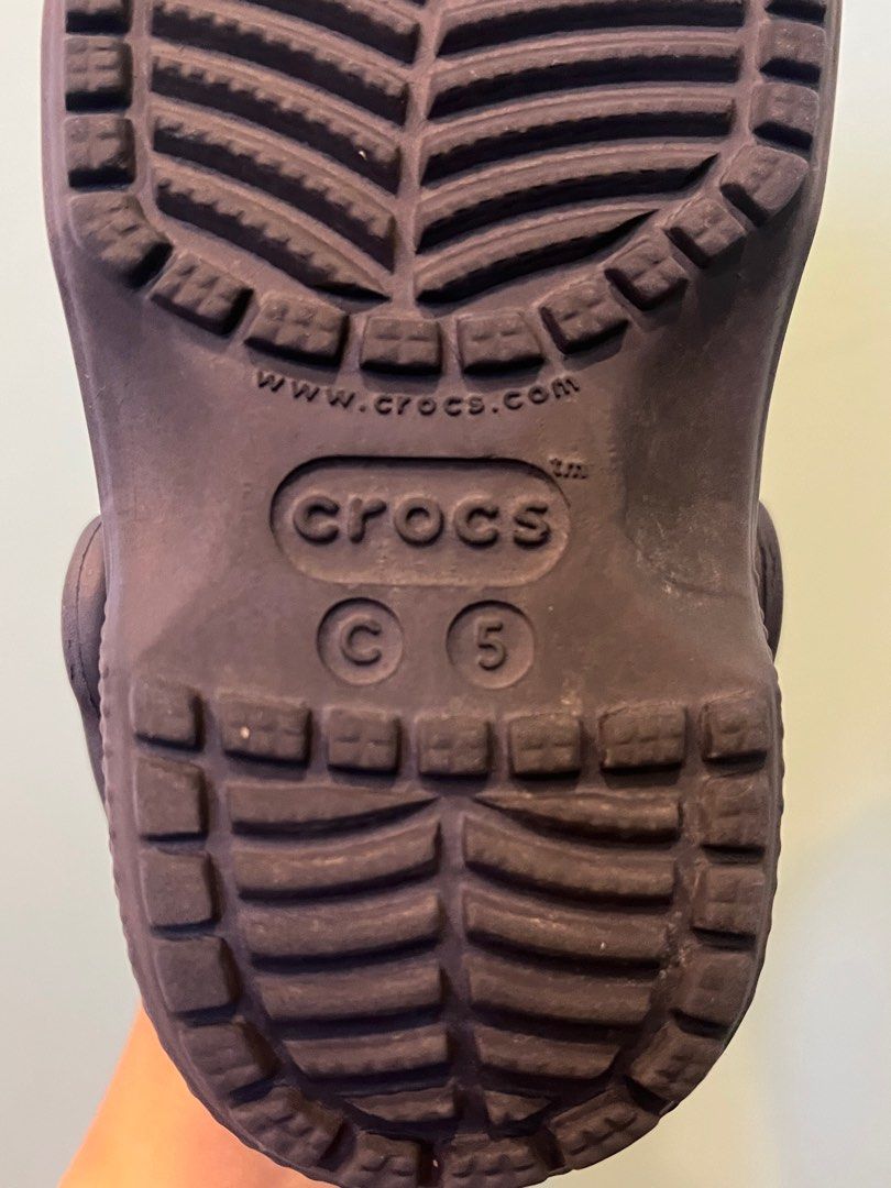 Original Crocs Classic Clogs - Navy Blue - Size C5 (Category: Babies & Kids Fashion) located in Pasig City. Submitted by jackiedla (Listing ID 1416213114, Image 3). Description: - Navy blue Crocs Classic clogs - Size: C5 - Classic Crocs design with ventilation holes - Crocs logo and size information on soles - Perfect for kids.