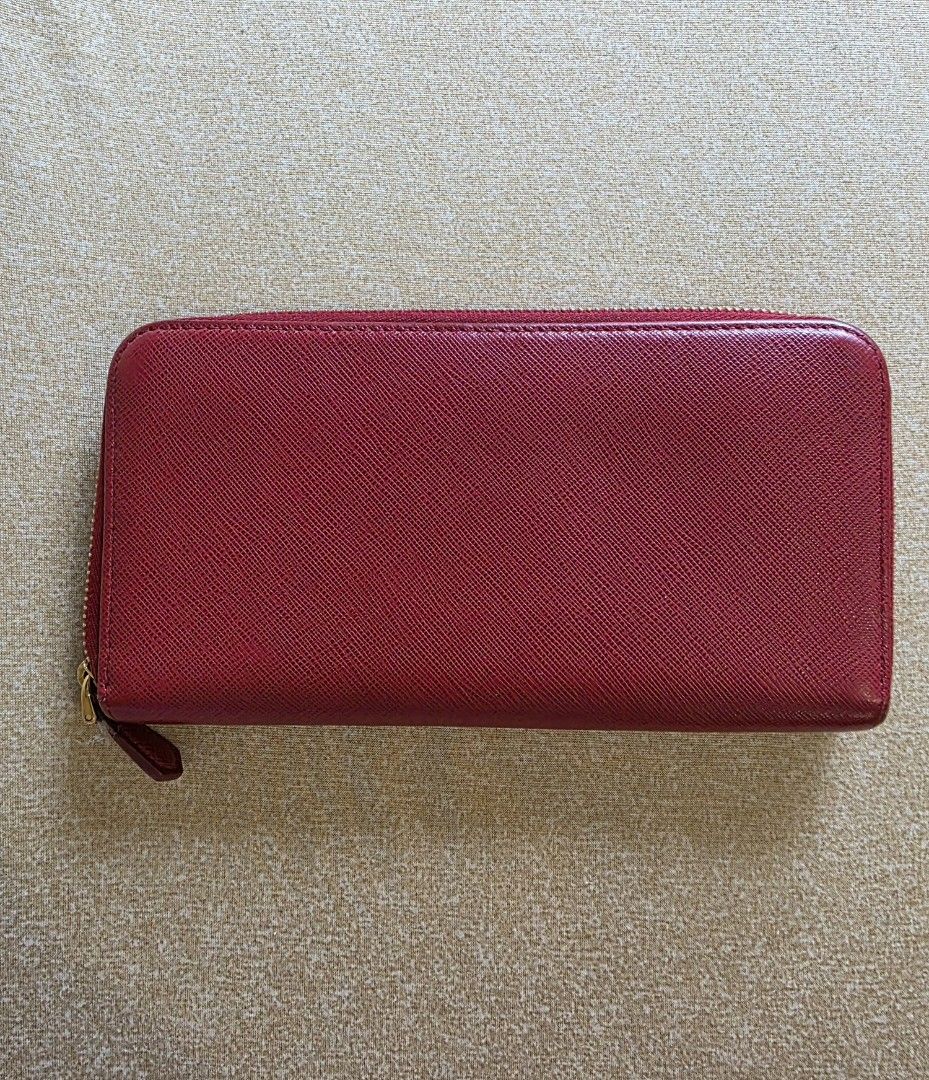 Original Prada Red Saffiano Leather Zip Long Wallet (Category: Wallets & Card holders) located in Makati City. Submitted by thisisanne (Listing ID 1416049151, Image 2). Description: Original Prada Red Saffiano Leather Zip Wallet Selling for Php9999 In very good condition Decluttering PM for inquiries Shipping fee c/o buyer Meet up Makati.