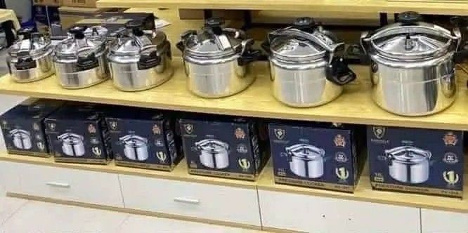 Pressure Cooker (Category: Cookware & Accessories) located in Makati City. Submitted by oideme (Listing ID 1416151534, Image 1). Description: 1300 （3 L ） 1500 （5 L ） 1700 （7 L ） 2000 （9 L ） 2400 （11 L ） 2800 （15 L ） .