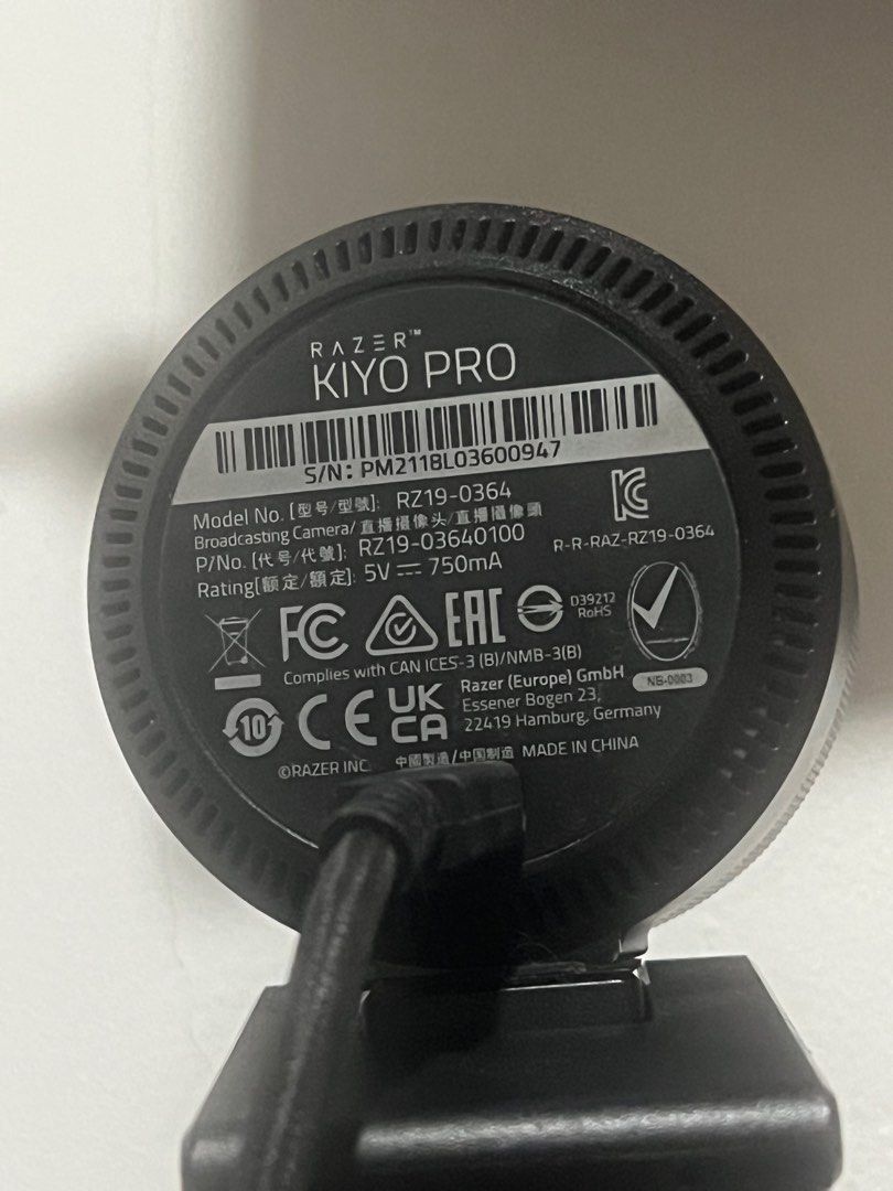 Razer Kiyo Pro USB Camera (Category: Webcams) located in Batangas. Submitted by louisalcayde1 (Listing ID 1416119839, Image 2). Description: - Razer Kiyo Pro USB Camera - High-performance adaptive light sensor - Wide-angle lens with f/1.2 3.8mm f14 - Full HD 60FPS - Streamer certified - Model: RZ19-0364.