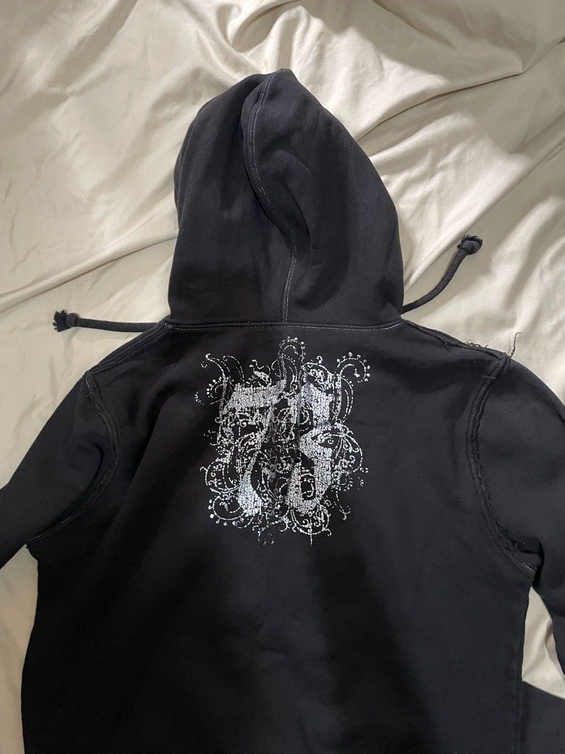 Rebellious Rockers Hoodie (Category: Hoodies) located in Manila. Submitted by possiblymaybe.717 (Listing ID 1416203504, Image 2). Description: - Black hoodie with 'Rebellious Rockers' design - Hood with drawstrings - Back design features the number '76' - Long sleeves - Standard fit - Made of cotton blend fabric - Minor wear and tear on the hood.