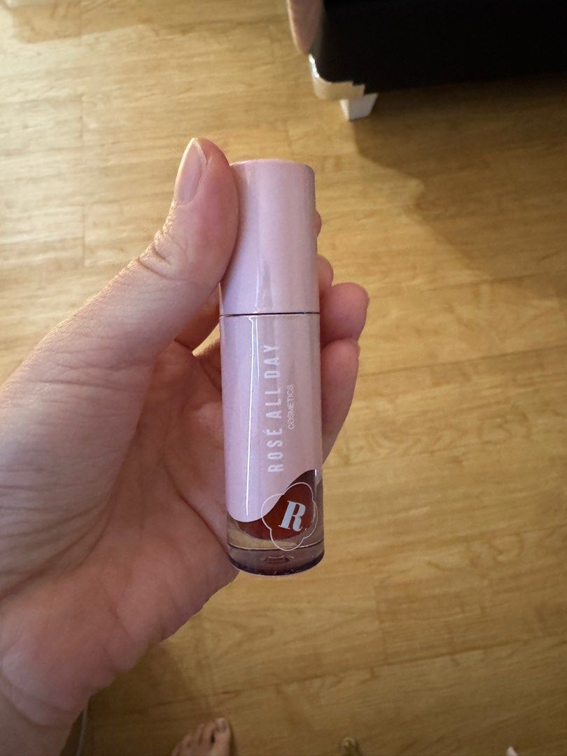 Rose all day lipgloss lip oil (Kategori: Rias Wajah) berada di Jambi. Dikirim oleh indrawati_tan (ID iklan 1416180138, Gambar 1). Deskripsi: Shader watermelon glaze Cuma 2-3x pakai aja.