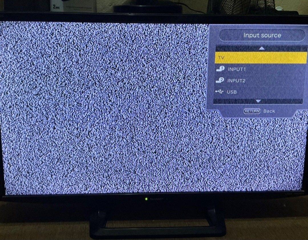 SHARP LC-24LE175M LED TV (Category: TV) located in Quezon City. Submitted by se7enst4rs (Listing ID 1416169862, Image 3). Description: RFS: we barely use it and I also need funds. we bought it on 2017 and has stopped using it on 2022 it doesn’t have any issues, only flaws. M.O.P: GCash M.O.D: Lalamove or meet up SM FAIRVIEW - Sharp LC-24LE175M LED TV - Includes TV and remote control - Working condition - Input options: TV, INPUT1, INPUT2, USB - S