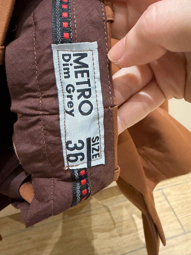 Suits (Category: Formal Shirts) located in Puchong. Submitted by ssimxx (Listing ID 1416112643, Image 3). Description: Slim fit suits set. Pants size 36. No signs of use. Post or COD available..
