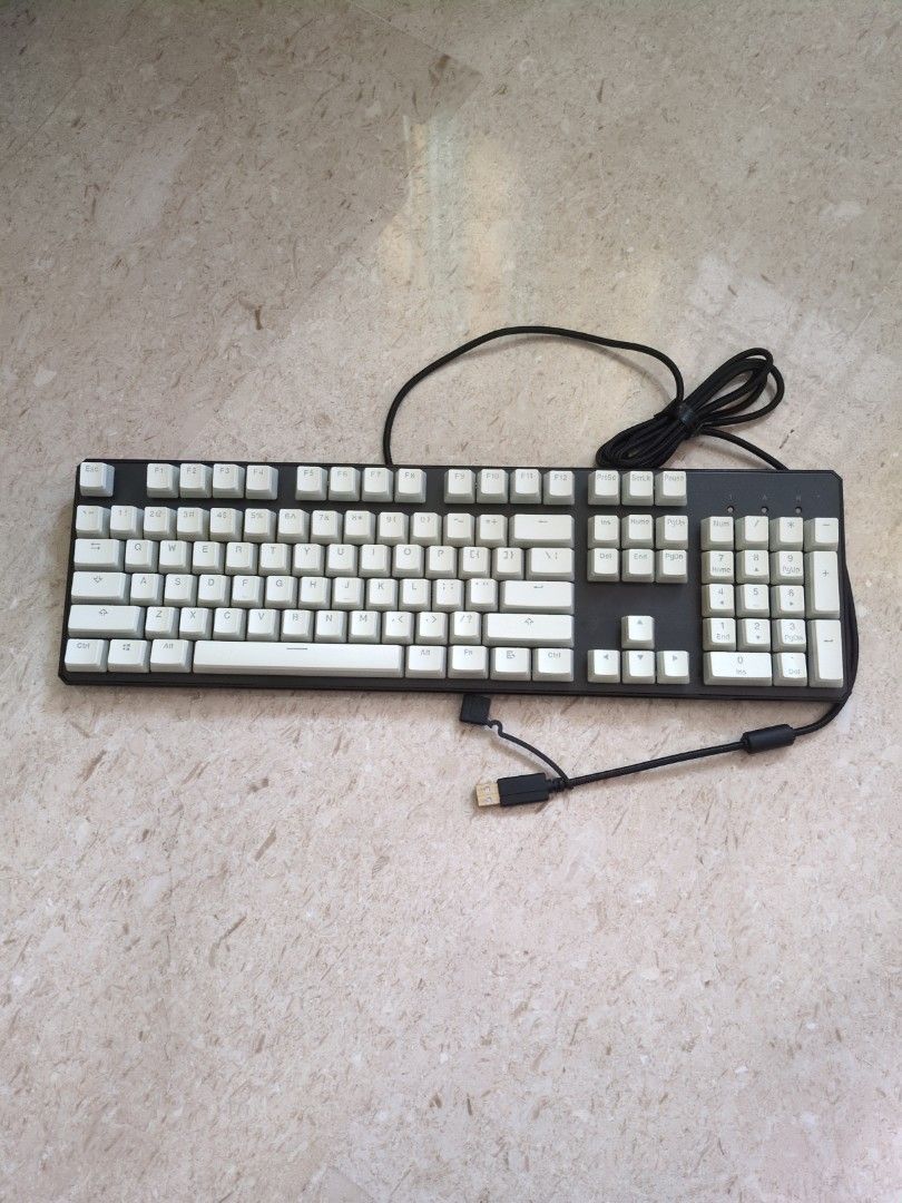 Phantom RGB Backlit Mechanical Keyboard470779436184391680
