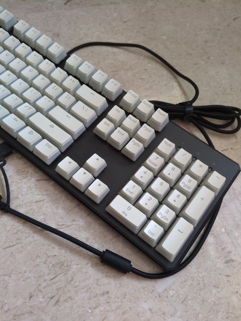Phantom RGB Backlit Mechanical Keyboard470779436184391682