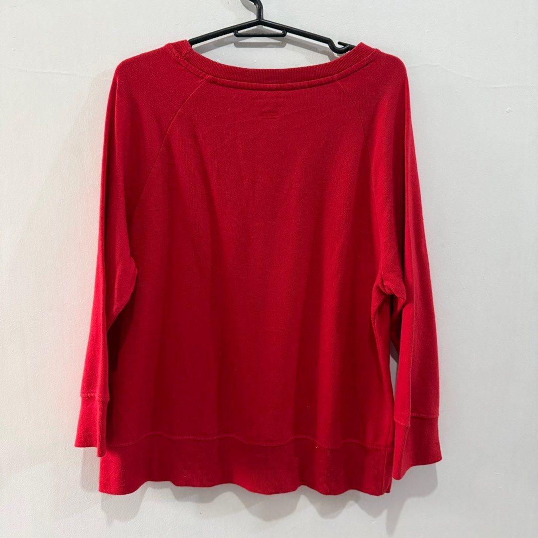 Tommy Hilfiger Red Sweatshirt L (Category: Longsleeves) located in Binan City. Submitted by ard__ (Listing ID 1416083752, Image 2). Description: - 19W 22L - Red Tommy Hilfiger sweatshirt - Size: L - Features the Tommy Hilfiger logo - Made in India - Material: 58% cotton, 42% polyester - Crew neck - Long sleeves.