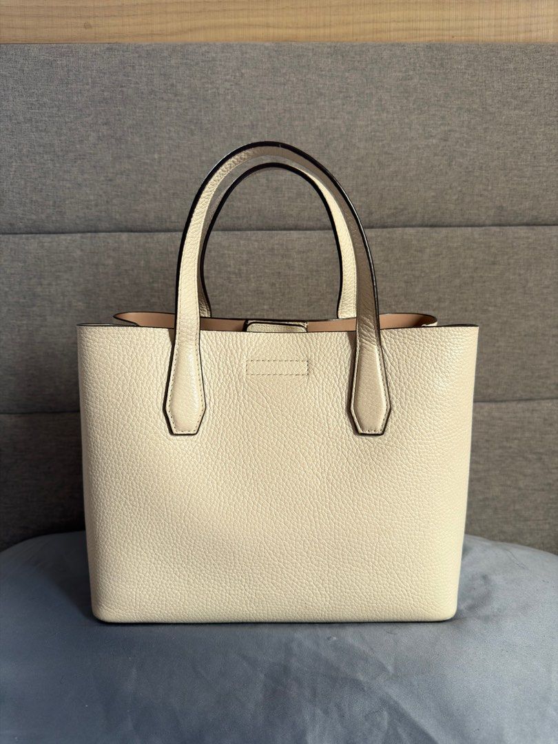 Tory Burch Blake Small Tote Bag (Category: Luxury Bags & Wallets) located in Lucena. Submitted by triciafindsph (Listing ID 1416140743, Image 2). Description: 💯 Authentic ✨ 8/10 condition 👜 has flaws as seen on the photo but unnoticeable.