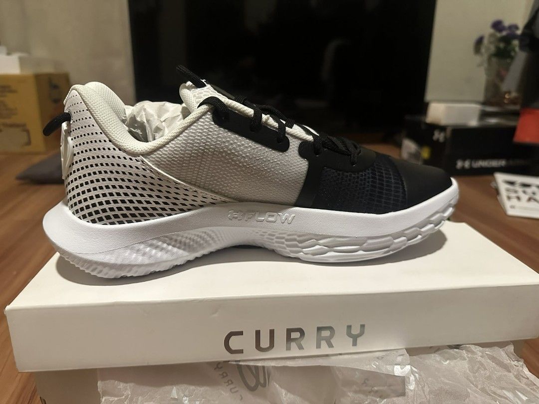 Under Armour Curry 6 FloTro Sneakers (Category: Sneakers) located in Taguig. Submitted by shophere777 (Listing ID 1416127364, Image 1). Description: - Under Armour Curry 6 FloTro sneakers - Color: White and Black - Size: M10/W11.5, EUR 44, CM 28 - Includes original box.