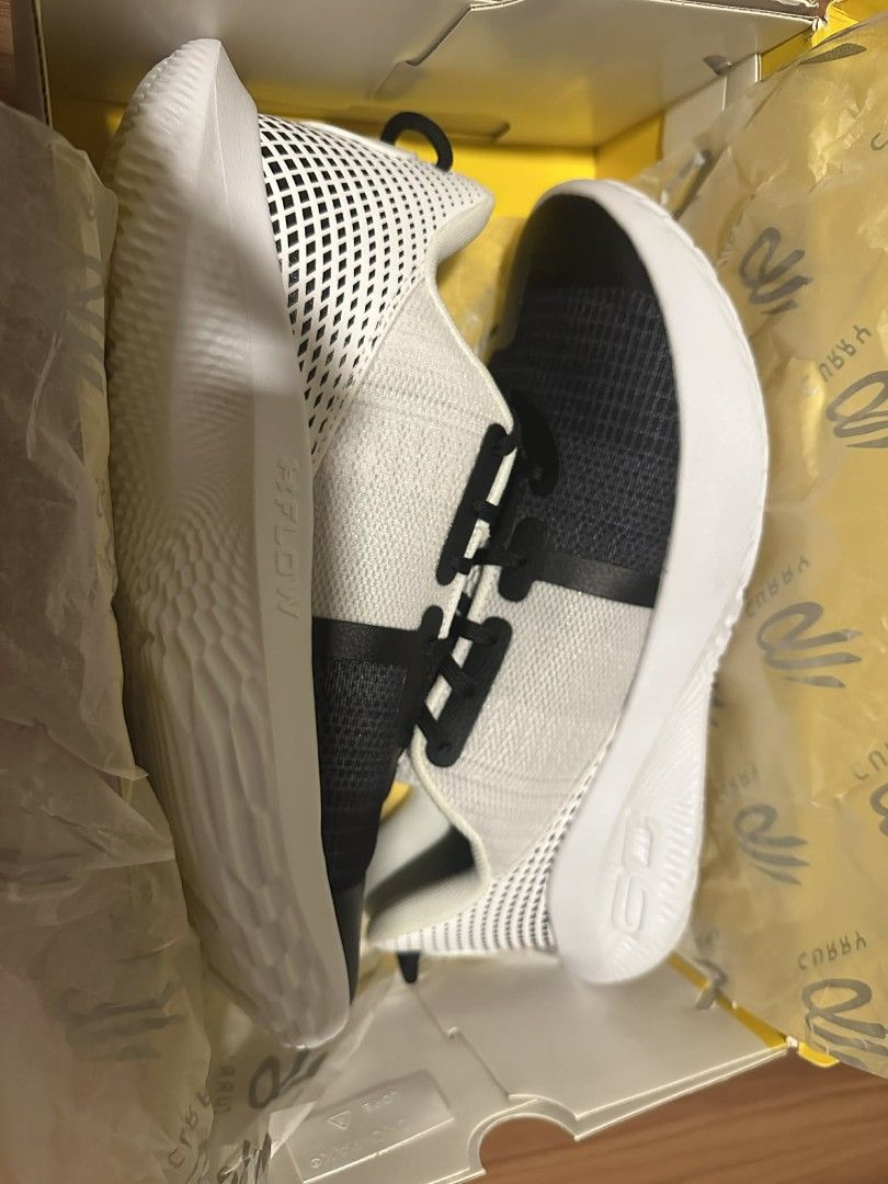 Under Armour Curry 6 FloTro Sneakers (Category: Sneakers) located in Taguig. Submitted by shophere777 (Listing ID 1416127364, Image 2). Description: - Under Armour Curry 6 FloTro sneakers - Color: White and Black - Size: M10/W11.5, EUR 44, CM 28 - Includes original box.