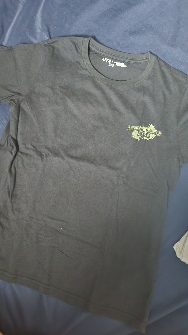Uniqlo UT shirt (Category: Tshirts & Polo Shirts ) located in Valenzuela. Submitted by aleecu (Listing ID 1416092518, Image 3). Description: lic. valenzuela for kids pwede, for adult can fit xs to small frame. no issue, lightly used. take all.