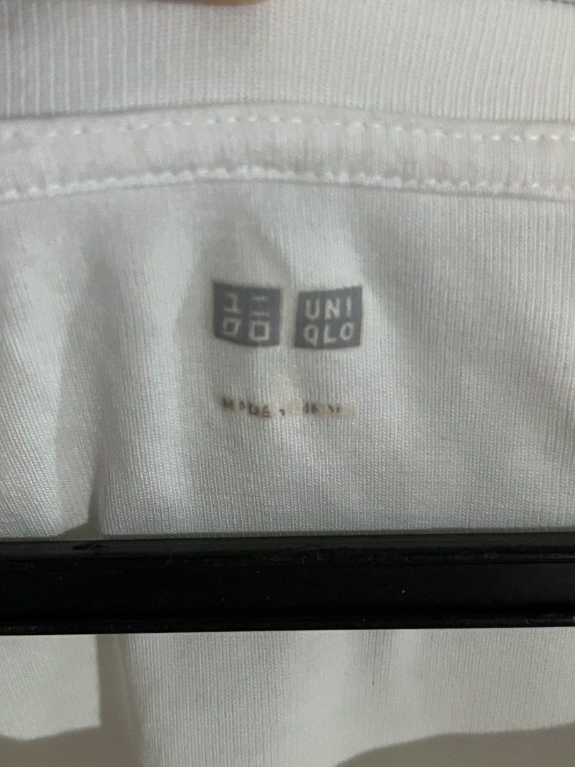 UNIQLO white long sleeve (Category: Longsleeves) located in San Fernando. Submitted by shnmrcd (Listing ID 1416185054, Image 3). Description: .