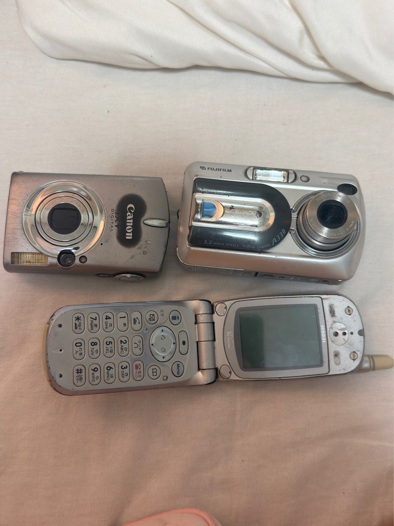 UNTESTED DIGITAL CAMERAS (Category: Cameras) located in Manila. Submitted by jamurbano634028 (Listing ID 1416140548, Image 1). Description: Untested cameras, take all for 800, negotiable 650 take all !.