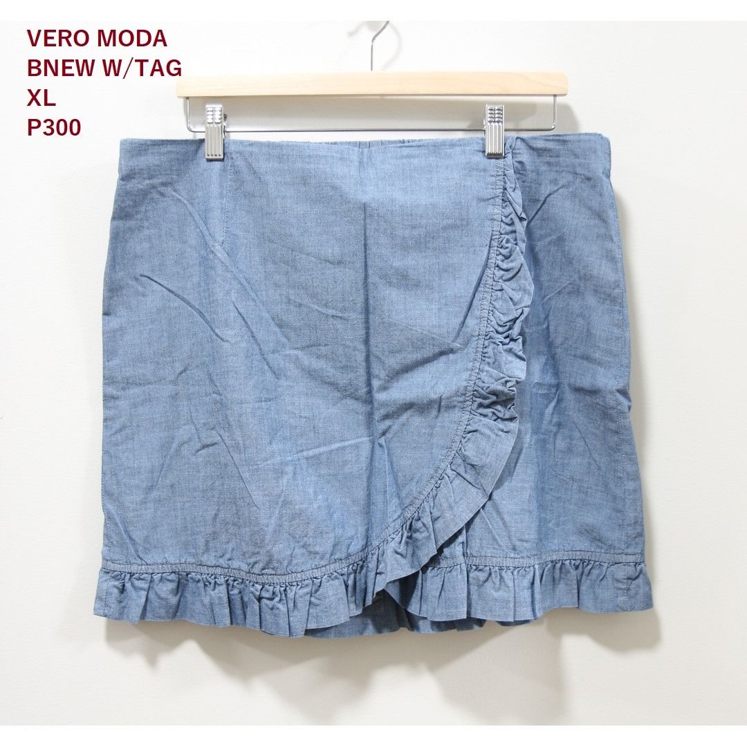 Vero Moda Denim Ruffle Skirt XL (Category: Skirts) located in Makati City. Submitted by bigboutique (Listing ID 1416188166, Image 1). Description: - Vero Moda denim skirt - Size: XL - Color: Light blue - Design: Wrap with ruffle details - Condition: New with tag.