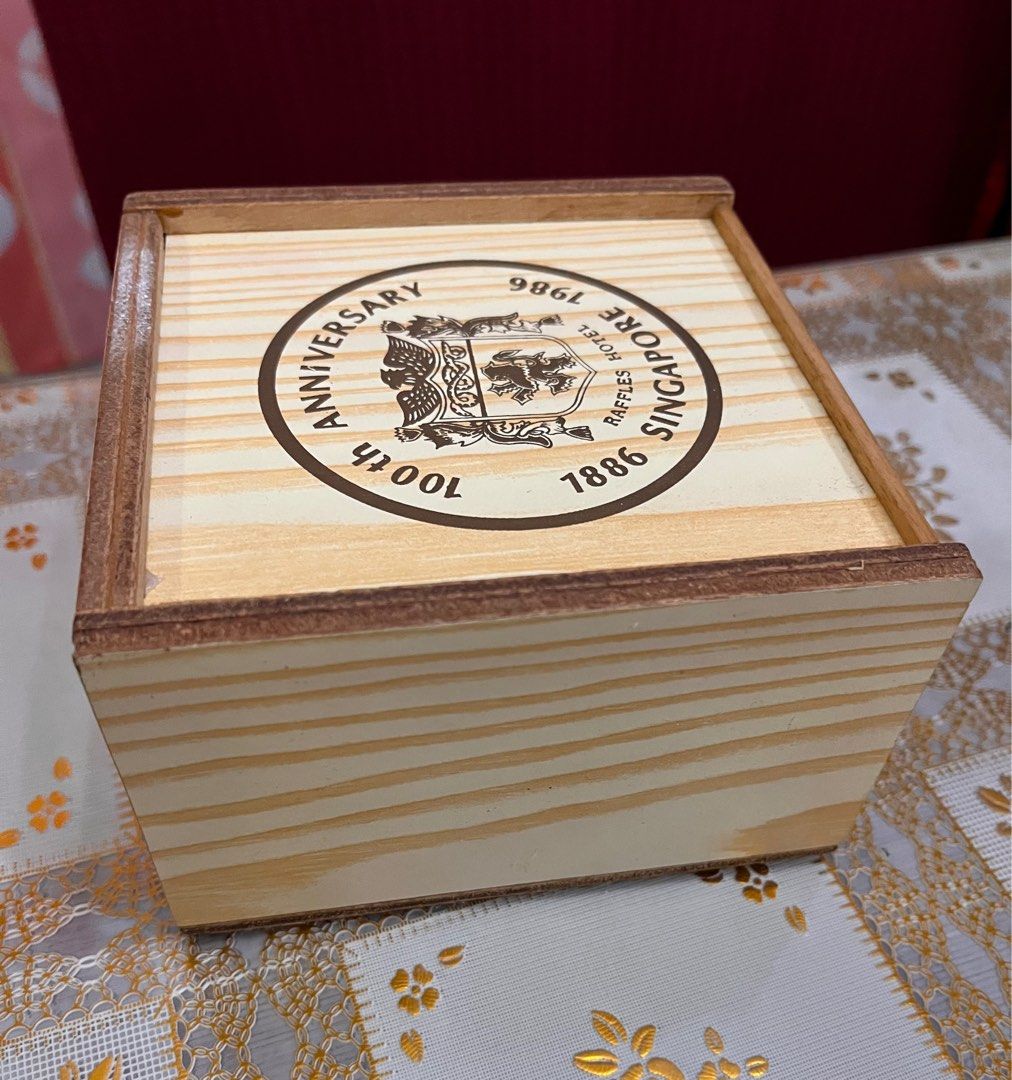 Vintage Raffles Hotel Centennial Trinket Box (Category: Vintage Collectibles) located in Malabon City. Submitted by twinklevir (Listing ID 1416043316, Image 3). Description: This is a Vintage Raffles Hotel Trinket Box made by Ming Village Pottery, Singapore. It was produced as a souvenir to celebrate the Hotel’s 100 Anniversary in 1986. See last picture for price reference..
