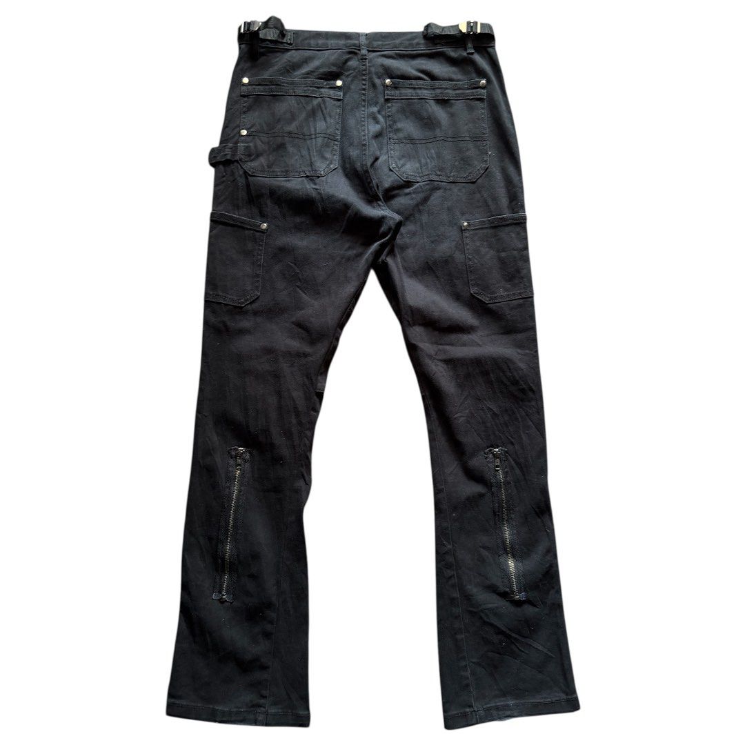 Vuja De Double Knee Flared Back-zip Carpenter Pants (Category: Jeans) located in Zamboanga. Submitted by the.angura.store (Listing ID 1416029083, Image 2). Description: Vuja De Double Knee Flared Back-zip Carpenter Pants Vuja De’s take on the iconic carpenter pants silhouette, it features double knee panel with metal rivets, cobrax snap on hand pocket. Waist adjuster with cinch, zippers at the back for style/fit adjustment. This is the cotton ver