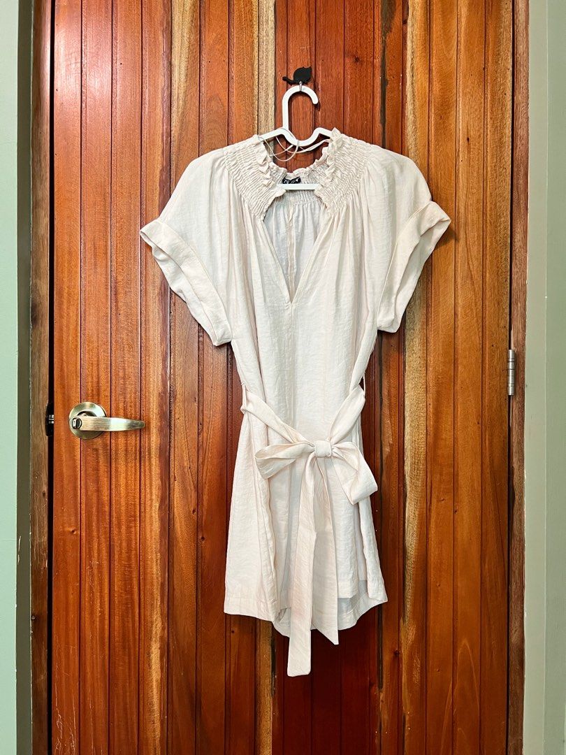 Zara Belted Playsuit XS (Category: Rompers) located in Marikina City. Submitted by plune (Listing ID 1416041695, Image 1). Description: Zara belted playsuit, size XS. V-neck, short sleeves. Includes belt. Minor stain on belt..