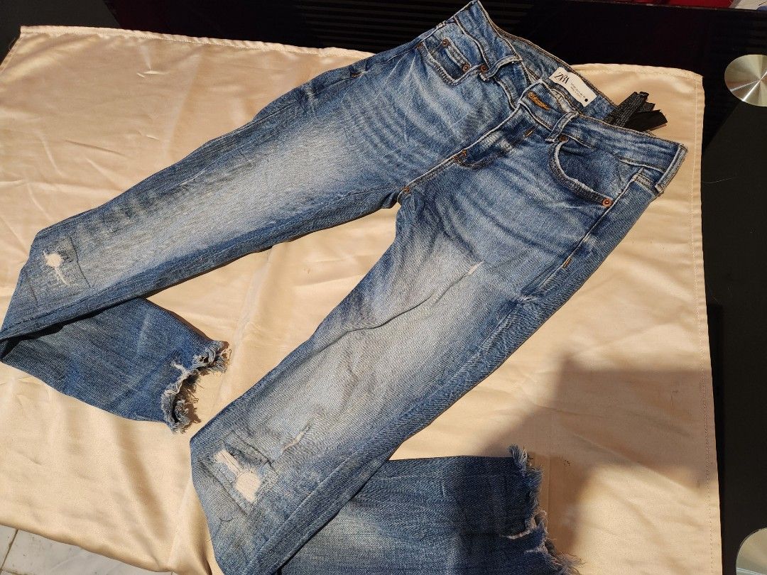Zara jeans (Category: Jeans) located in Caloocan City. Submitted by comargo (Listing ID 1416164494, Image 1). Description: prelove personal use not ukay. pick up only.. north caloocan...