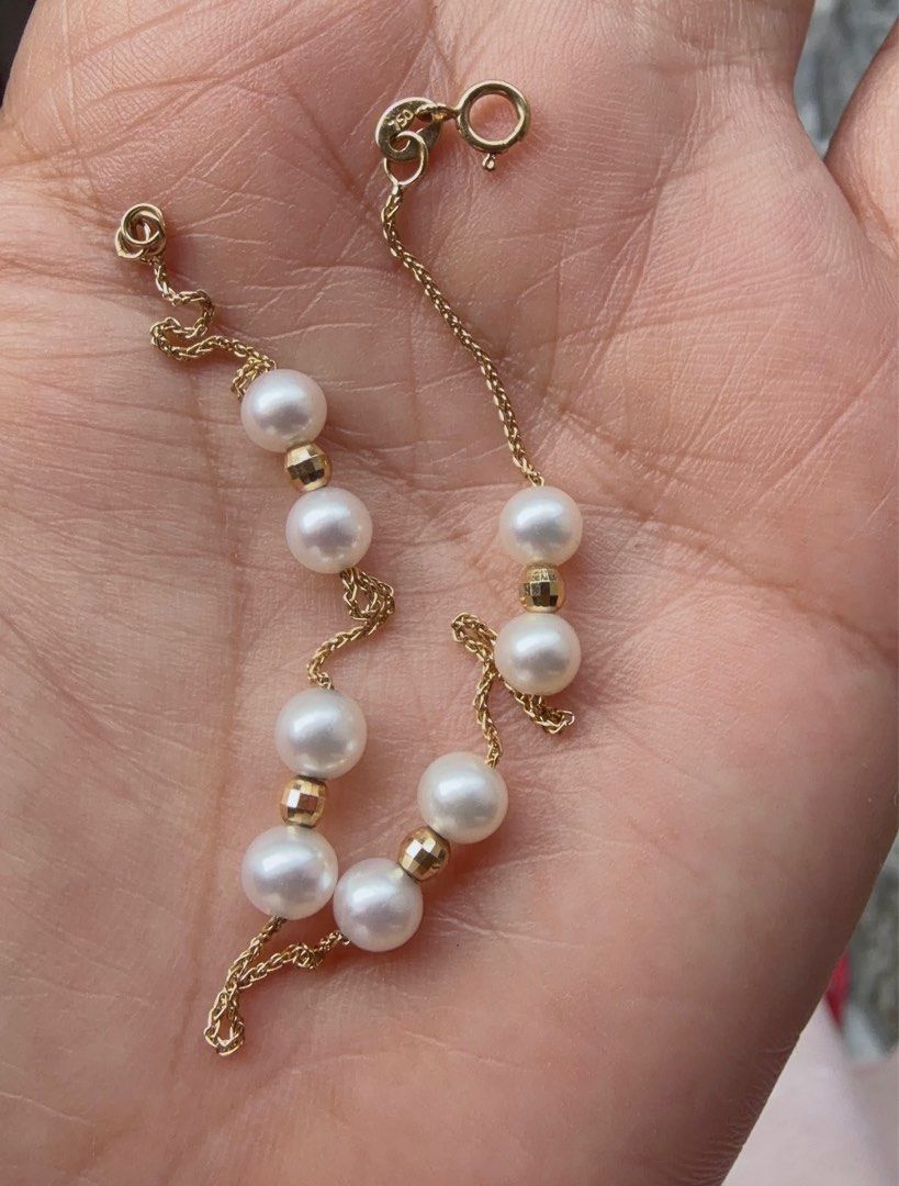 18k Bracelet with Synthetic pearl (Category: Bracelets) located in Bacolod City. Submitted by blackwidow28 (Listing ID 1416433369, Image 1). Description: 18K Elegant Faux 8 Piece Pearl Material: Faux pearls (imitation glass pearls) with gold-tone metal spacers and chain Design: 8 perfectly round, uniform pearls strung on a delicate gold-tone chain Pearl size: Approximately 8–10 mm diameter Bracelet length: Approximately 16–18 cm with adjustable c