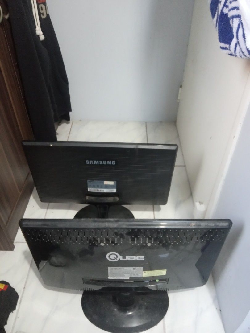 2 bundle desktop monitors (defective) (Category: Desktops) located in Caloocan City. Submitted by gamemaster27772 (Listing ID 1416429558, Image 2). Description: For sale as defective bundle As is no return once sold 1000 Desktop computer monitor Brands: Samsung and qube Vga and dvi ports 19 inch and 20 inch Working meron display With power cable/adaptor included issues: Meron white stain sa monitor Meron minimal distortion yung qube brand Locatio