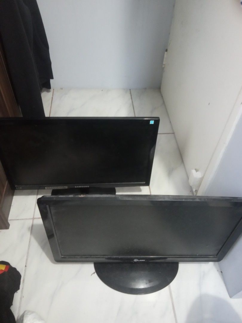 2 bundle desktop monitors (defective) (Category: Desktops) located in Caloocan City. Submitted by gamemaster27772 (Listing ID 1416429558, Image 1). Description: For sale as defective bundle As is no return once sold 1000 Desktop computer monitor Brands: Samsung and qube Vga and dvi ports 19 inch and 20 inch Working meron display With power cable/adaptor included issues: Meron white stain sa monitor Meron minimal distortion yung qube brand Locatio