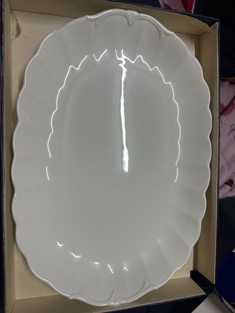 36 cm Narumi serving platter (Category: Dinnerware & Cutlery) located in Antipolo. Submitted by queens.collections (Listing ID 1416346416, Image 1). Description: Non-negotiable Skukab.