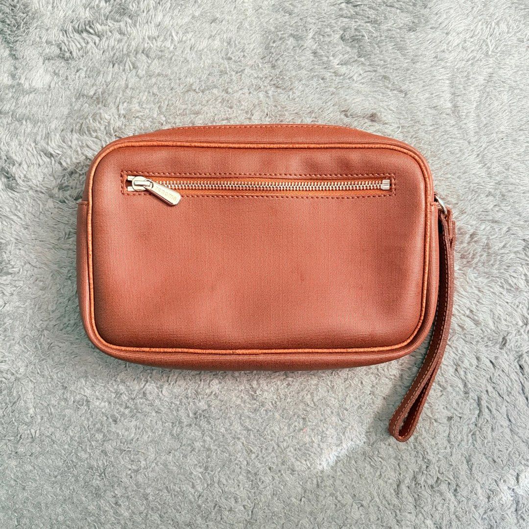 Renoma Clutch Bag (Category: Luxury Bags & Wallets) located in Tagbilaran City. Submitted by rondezvouzzz (Listing ID 1416285772, Image 2). Description: .