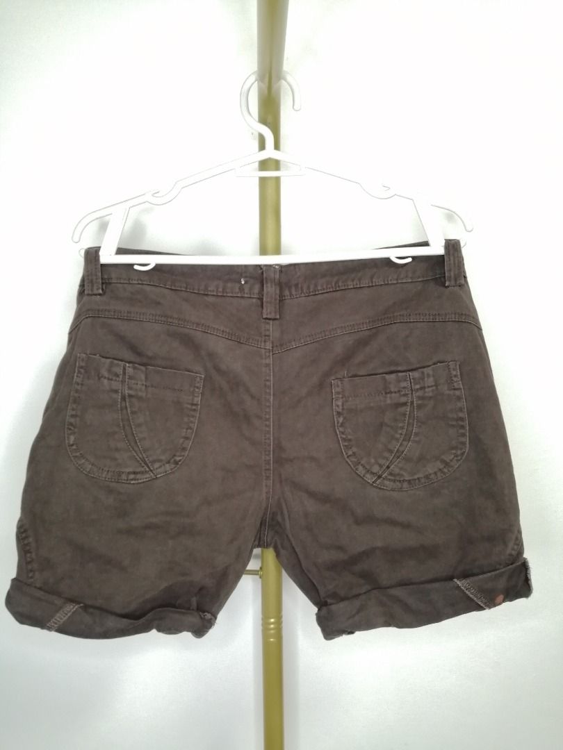 American Eagle Outfitters Brown Shorts - Size M (Category: Shorts) located in Liliw. Submitted by r.things (Listing ID 1416268313, Image 2). Description: 30 inches.