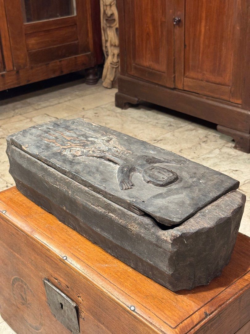 Antique Ifugao Ritual Box (Category: Vintage Collectibles) located in Manila. Submitted by sinaunang_gamit (Listing ID 1416351088, Image 1). Description: Antique Ifugao Ritual Box Length: 22 inches Height: 6 inches Width: 8 inches ₱12k.